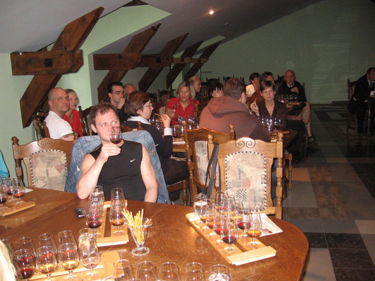 Дегустационный зал винзавода Массандра в Алупке в Крыму