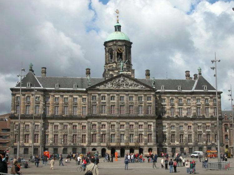 Королевский дворец на площади Дам в Амстердаме - достопримечательности Амстердама, Нидерланды