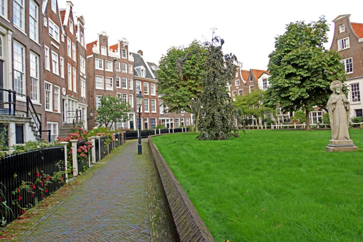 Бегинаж в Амстердаме - достопримечательности Амстердама, Нидерланды