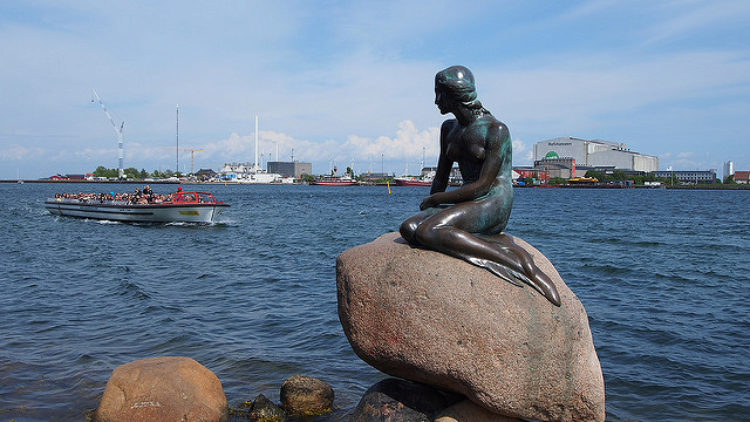 Статуя «Маленькая русалка» в Копенгагине - достопримечательности Копенгагена, Дания