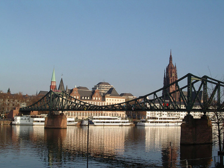 Железный мост (Eiserner Steg) во Франкфурте-на-Майне - достопримечательности Франкфурта, Германия