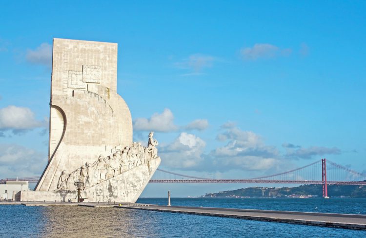 Памятник первооткрывателям - достопримечательности Лиссабона, Португалия
