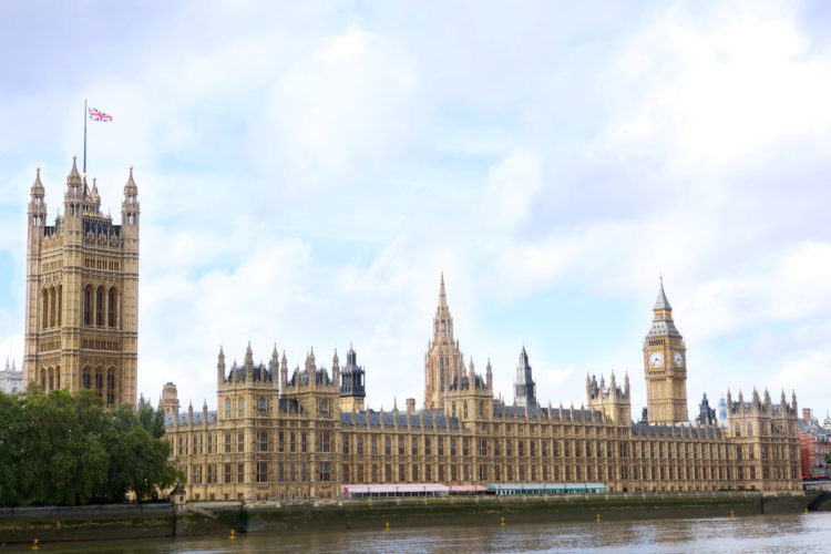 Вестминстерский дворец - здание Парламента в Лондоне - достопримечательности Лондона, Англия, Великобритания