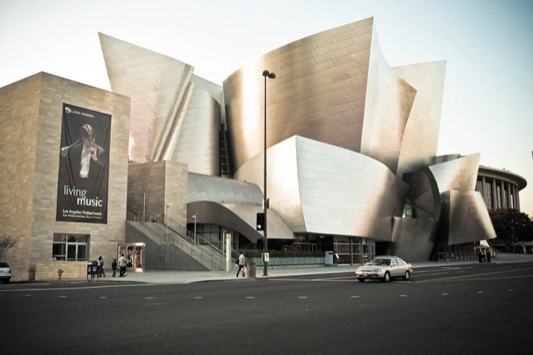 Концертный зал имени Уолта Диснея - достопримечательности Лос-Анджелеса, Калифорния, США