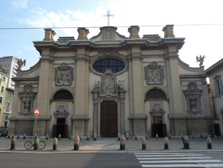 Церковь Санта Мария делла Пассионе в Милане - достопримечательности Милана, Италия