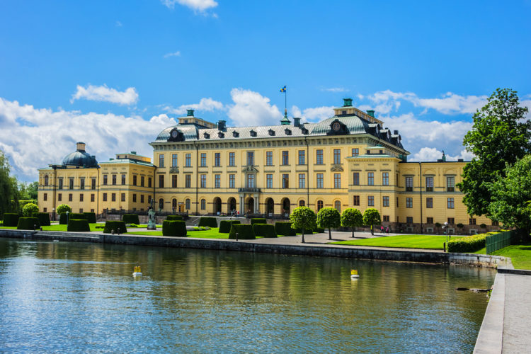 Дворец Дроттнингхольм - достопримечательности Швеции