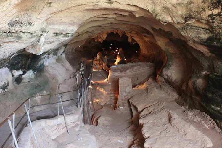 Пещера Гхар-Далам - достопримечательности Мальты
