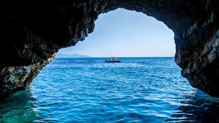Голубая пещера - достопримечательности Черногории