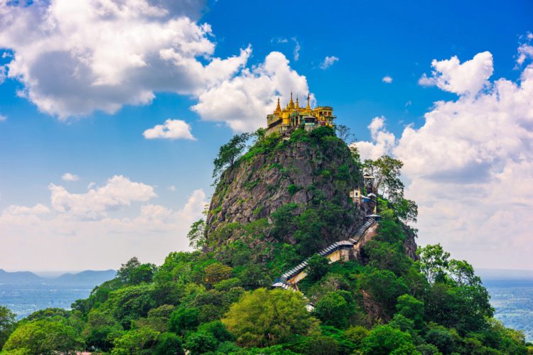 Монастырь Таунг Калат (Гора Попа) - достопримечательности Мьянмы