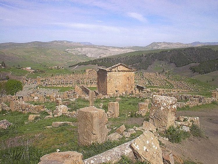 Древнеримский город Джемила - достопримечательности Алжира