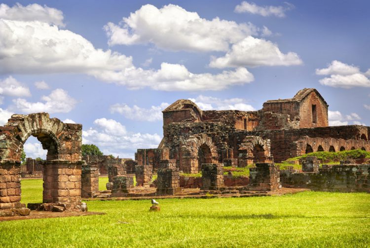 Руины иезуитских миссий Хесус и Тринидад - достопримечательности Парагвая
