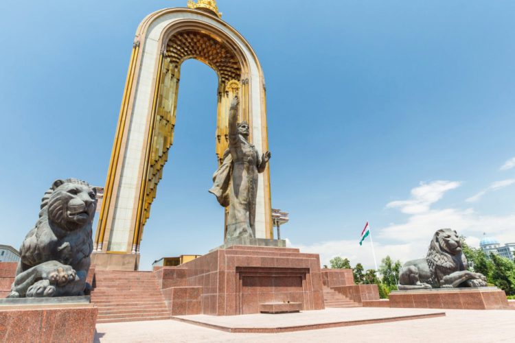 Памятник Исмаилу Самани в Душанбе - достопримечательности Таджикистана