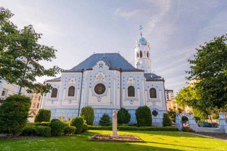 Церковь Святой Елизаветы - достопримечательности Братиславы