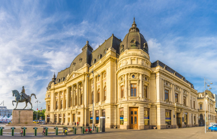 Центральная библиотека университета - достопримечательности Бухареста