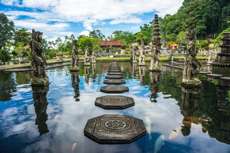 Водный дворец Тирта Гангга - достопримечательности Бали