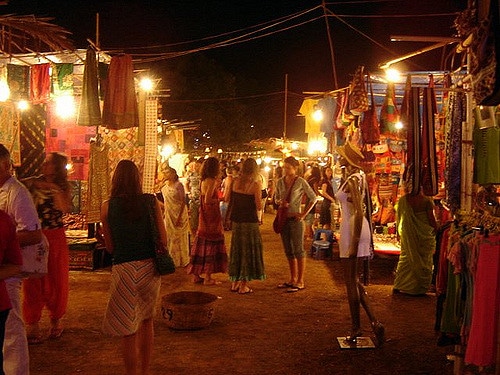 Ночной рынок в Арпоре - достопримечательности Гоа