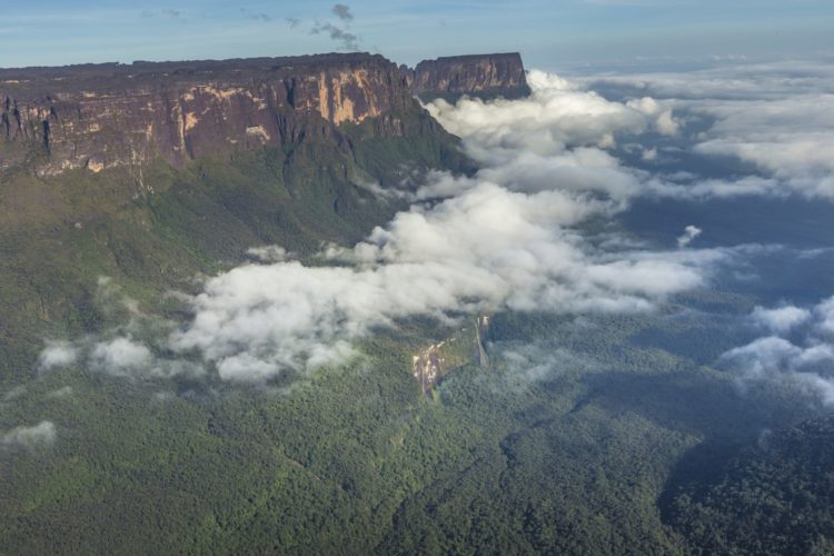 Самые красивые места мира - гора Рорайма в Венесуэле, в Бразилии, в Гайане