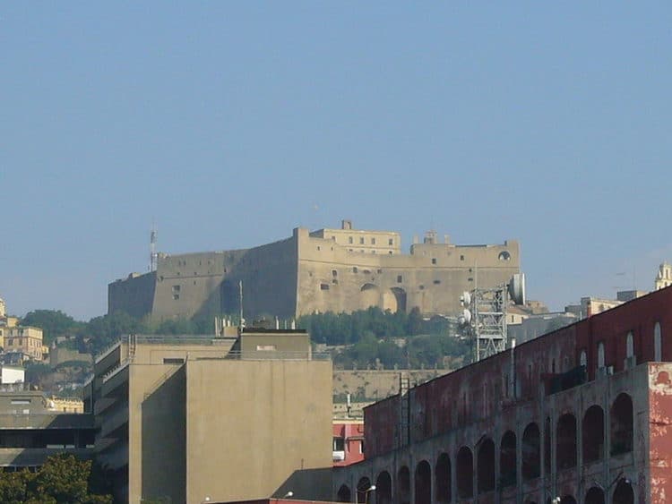 Замок Сант-Эльмо - достопримечательности Неаполя