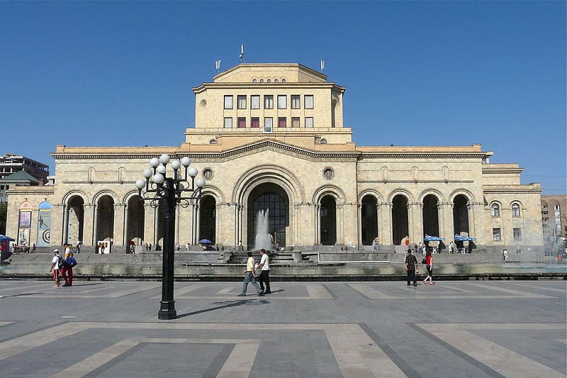 Исторический музей и картинная галерея Армении - достопримечательности Еревана