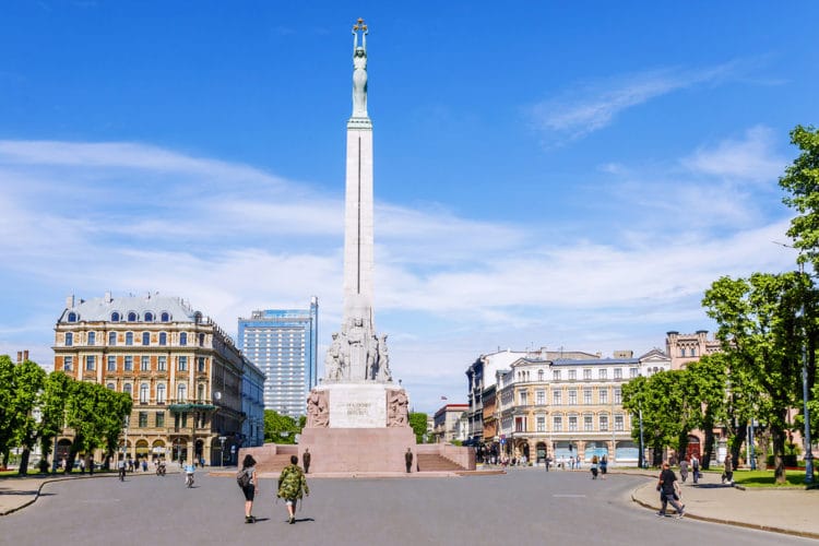 Памятник Свободы - достопримечательности Риги