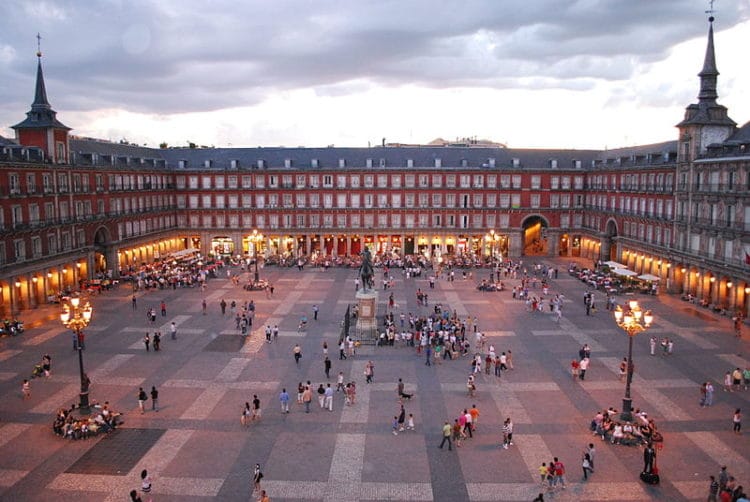 Площадь Пласа-Майор - достопримечательности Мадрида