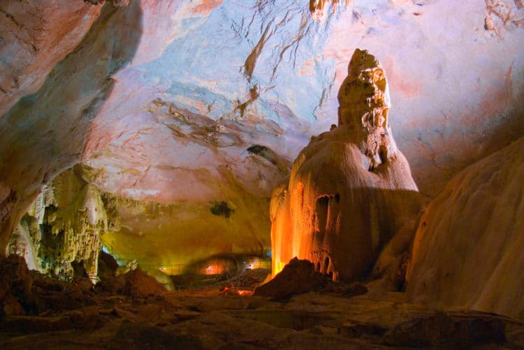 Мраморная пещера - достопримечательности Крыма