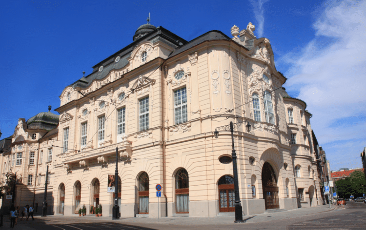 Здание филармонии - достопримечательности Братиславы
