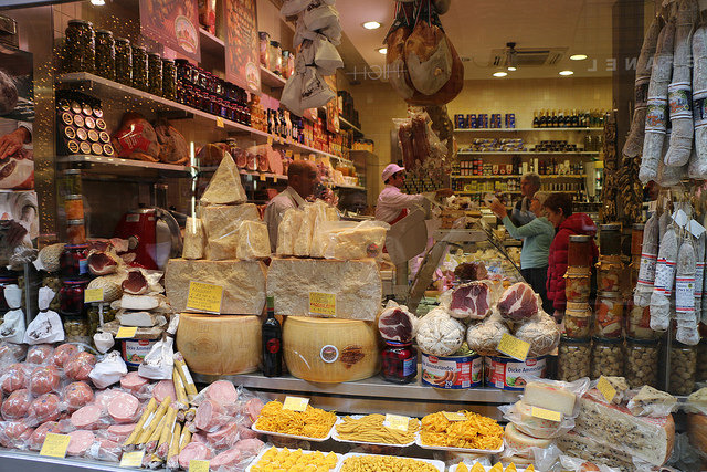 Рынок Mercato di mezzo - достопримечательности Болоньи