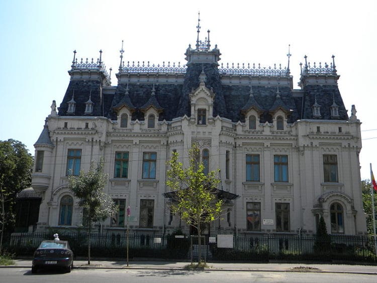 Дворец Крецулеску - достопримечательности Бухареста