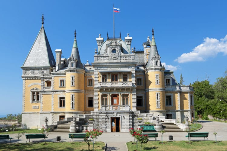 Массандровский дворец - достопримечательности Крыма