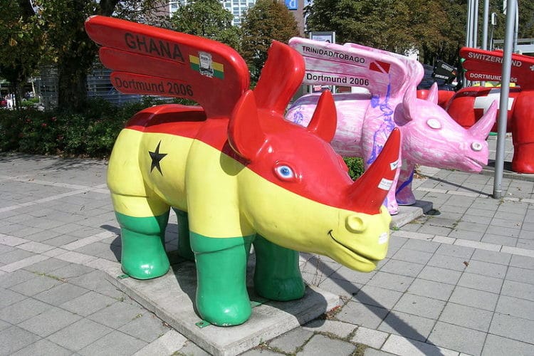 Скульптуры крылатого носорога - достопримечательности Дортмунда