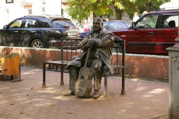 Памятник Михаилу Кругу - достопримечательности Твери