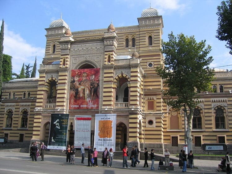 Грузинский театр оперы и балета им. Палиашвили - достопримечательности Тбилиси