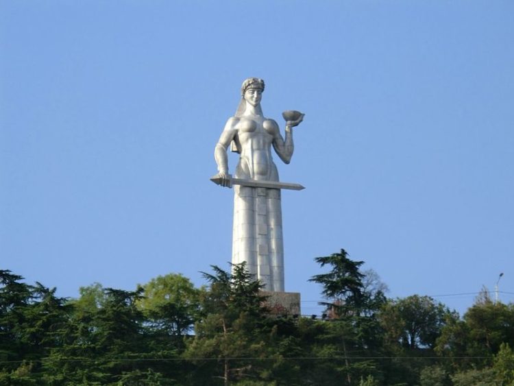 Монумент Мать Картли - достопримечательности Тбилиси