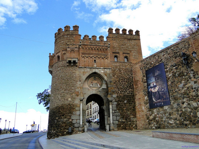 Ворота Пуэрта-дель-Соль - достопримечательности Толедо