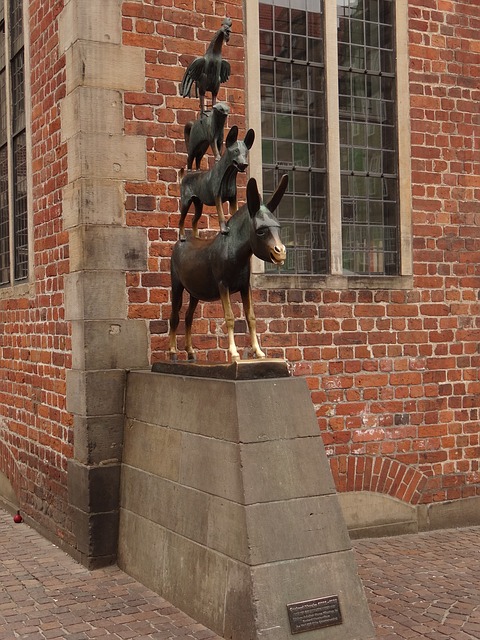 Памятник бременским музыкантам в Германии