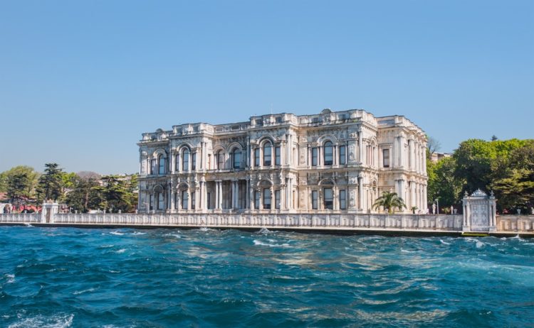 Дворец Бейлербей в Турции