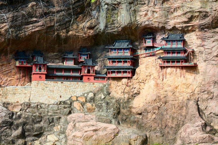 Висячий монастырь Сюанькун-сы в Китае