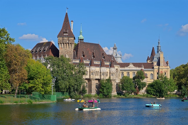 Замок Вайдахуняд в Венгрии