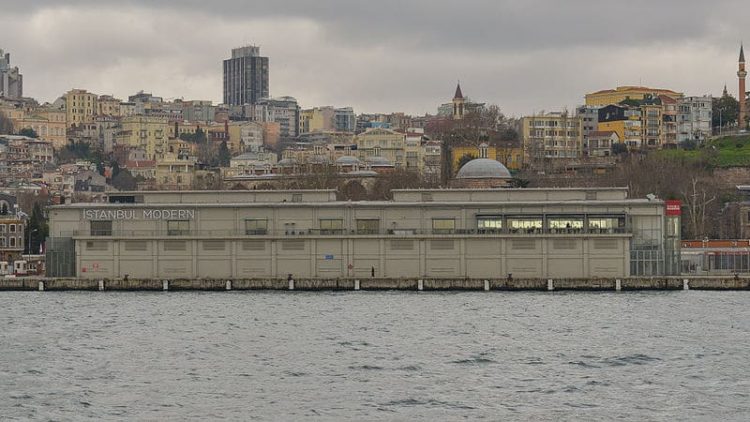  موزه هنر مدرن در یک ساختمان دو طبقه انبار بندر سابق در استانبول