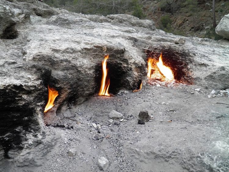 Огненная гора Янарташ в Турции