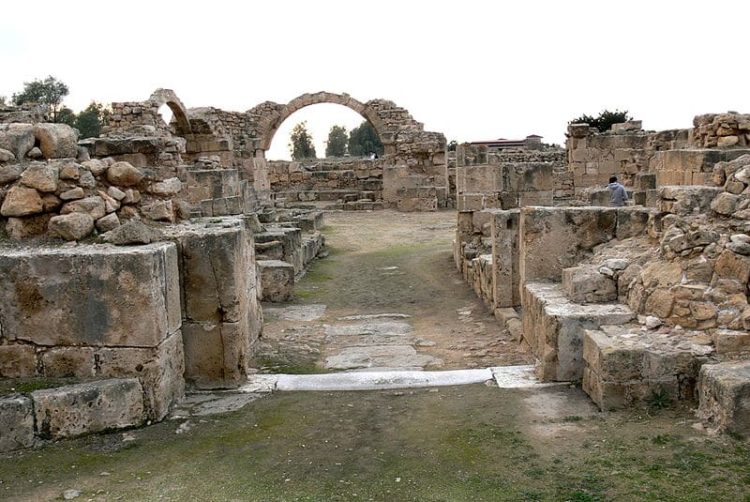Замок Сорока Колонн на Кипре