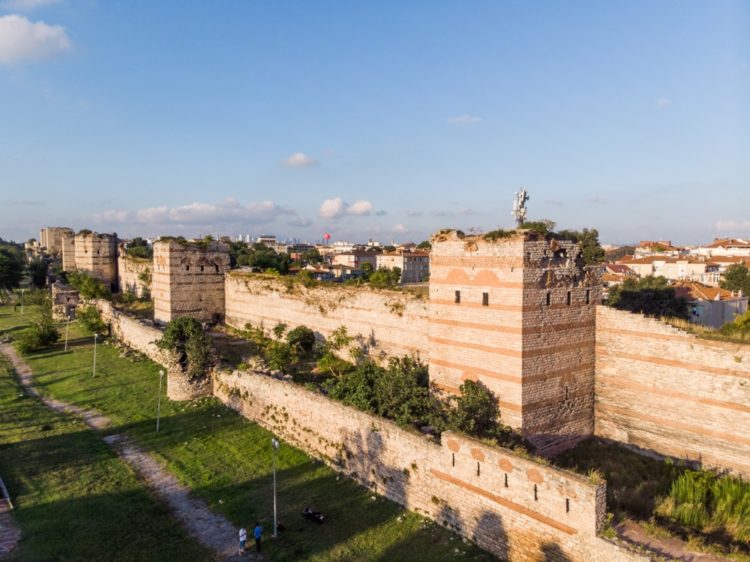 Городские стены Константинополя в Турции