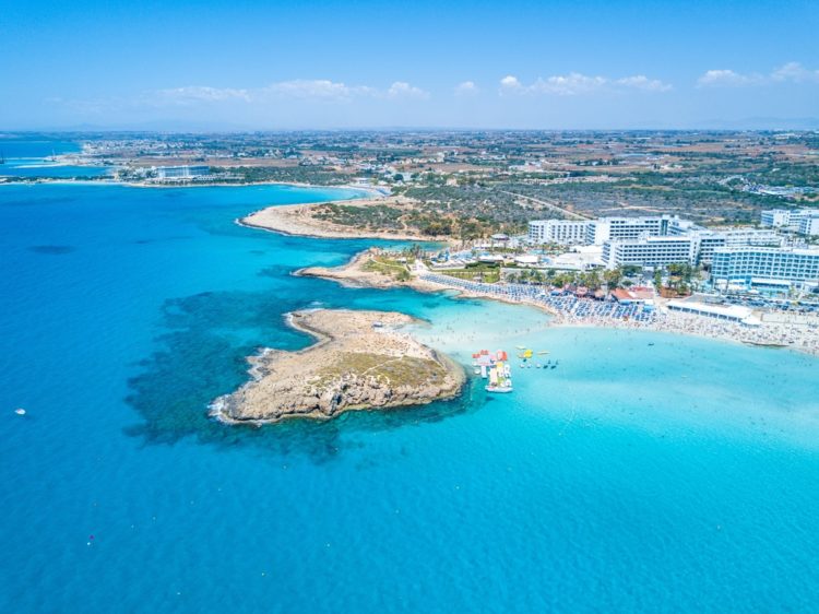 Пляж Нисси Бич на Кипре