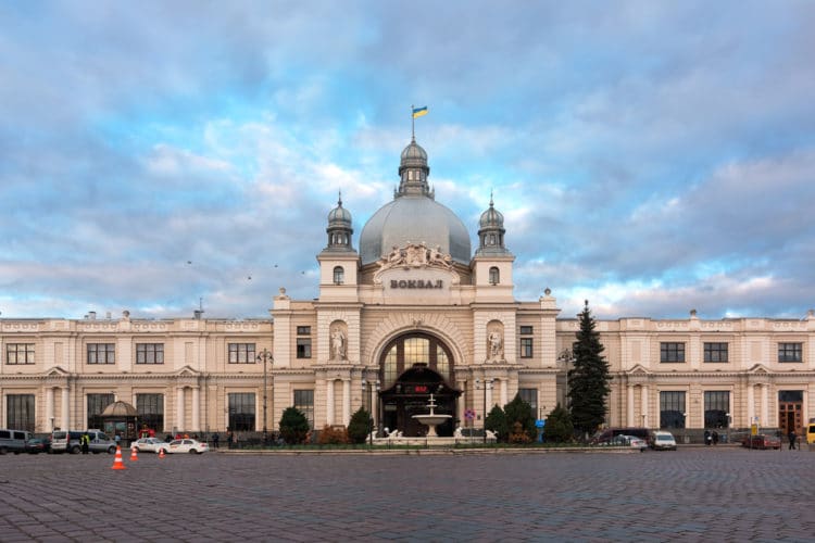 Железнодорожный вокзал - достопримечательности Львова