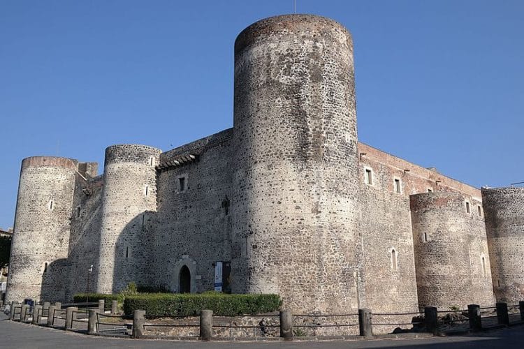 Замок Урсино - достопримечательности Катании