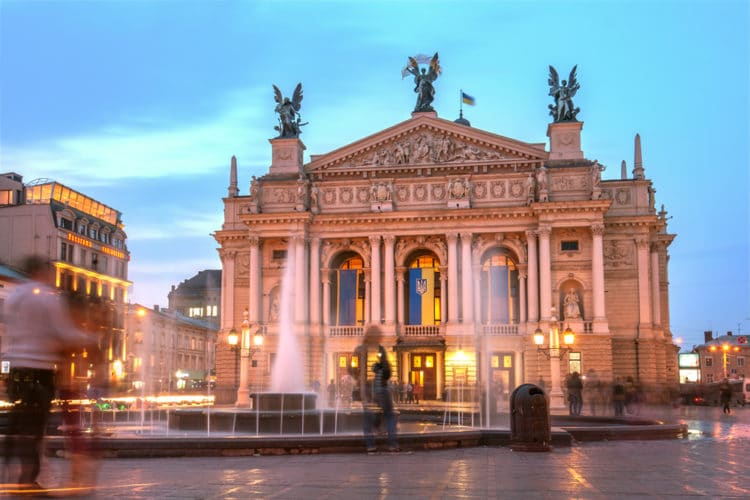 Оперный театр - достопримечательности Львова