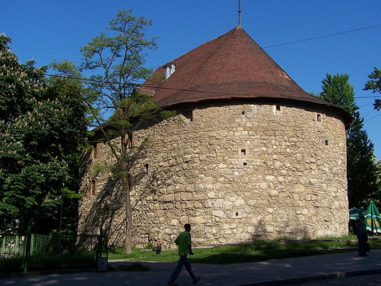 Пороховая башня - достопримечательности Львова