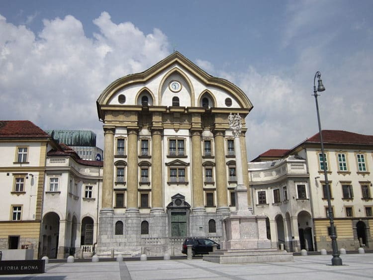 Урсулинская церковь Святой Троицы - достопримечательности Любляны