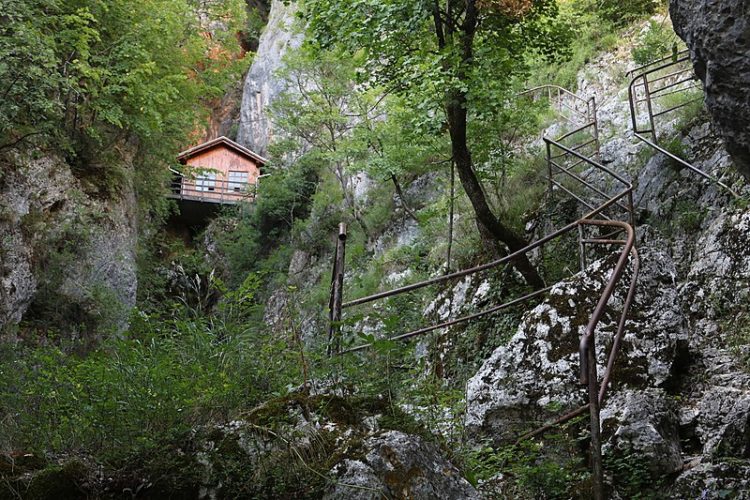Убежище Тито в Дрваре - Что посмотреть в Боснии и Герцеговине